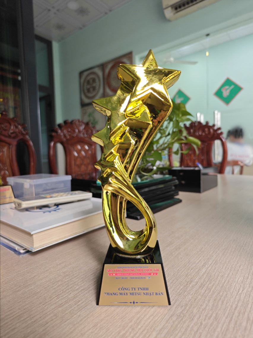 cúp vàng sản phẩm đạt chất lượng